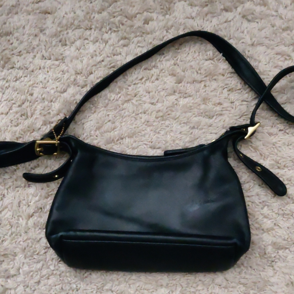 Coach all-leather small size shoulder bag